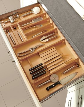 Wooden drawer organizers. Very useful for a good distribution.